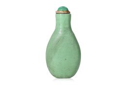 AN OPAQUE GREEN GLASS SNUFF BOTTLE