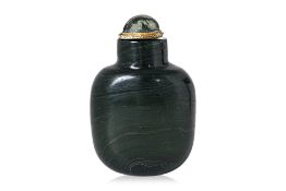 A DARK GREEN GLASS SNUFF BOTTLE