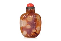 A CARVED CAMEO AGATE SNUFF BOTTLE