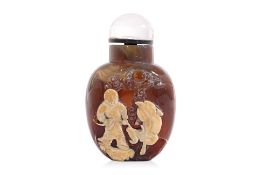 A RELIEF CAMEO DECORATED AGATE SNUFF BOTTLE