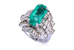 A COLOMBIAN EMERALD AND DIAMOND RING