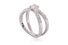 A DIAMOND CROSSOVER RING