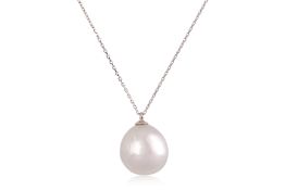 A SOUTH SEA CULTURED PEARL NECKLACE
