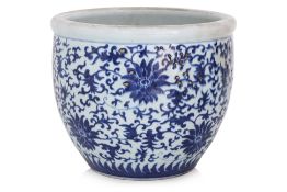A LARGE CHINESE BLUE AND WHITE JARDINIERE