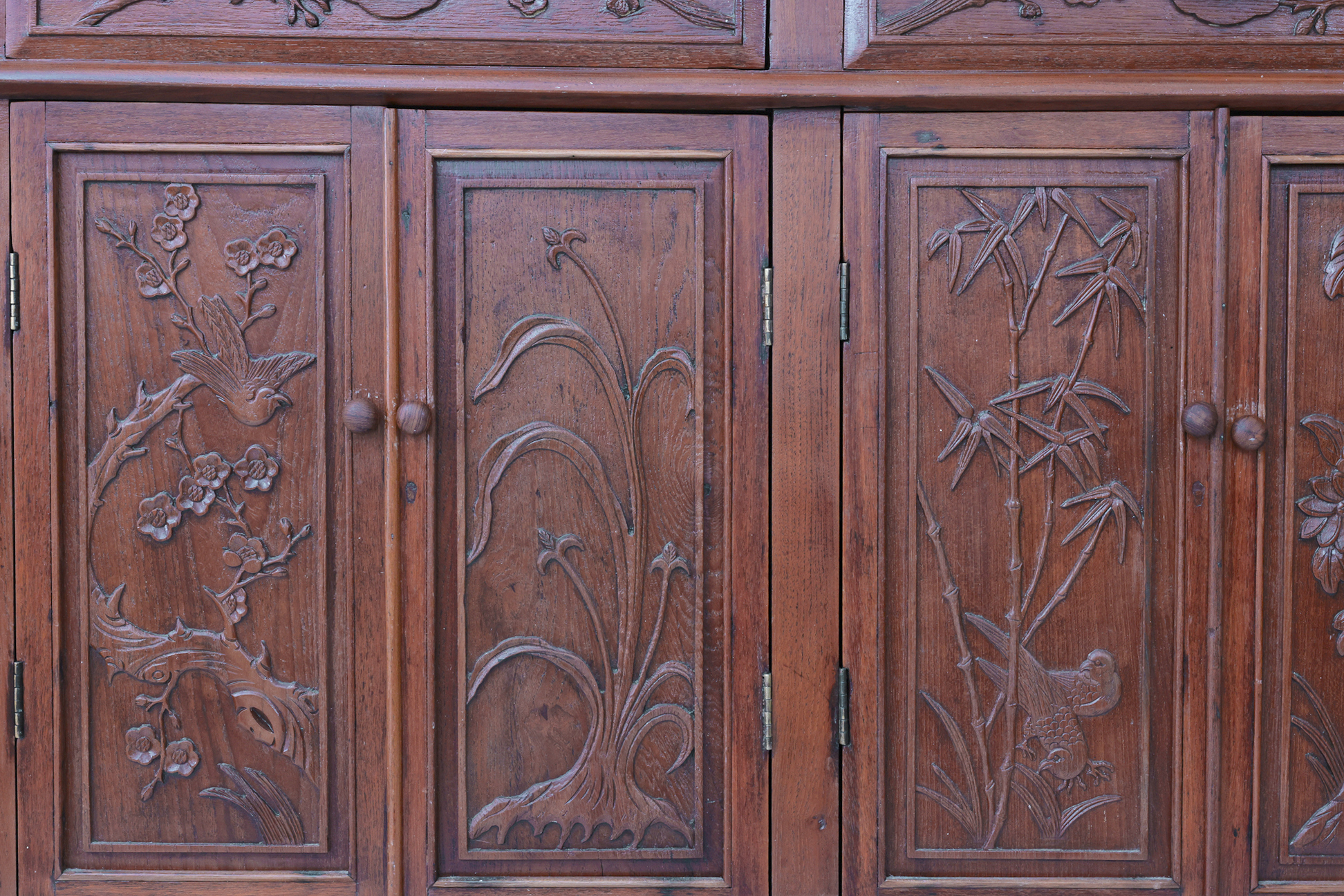 A LARGE PERANAKAN TEAK AND MARBLE SIDEBOARD - Image 5 of 6