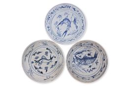 A GROUP OF THREE VIETNAMESE BLUE AND WHITE FISH DISHES