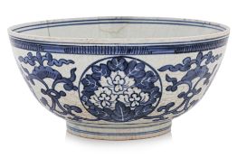 A BLUE AND WHITE PORCELAIN BOWL