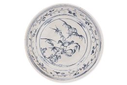 A VIETNAMESE BLUE AND WHITE BIRD DISH
