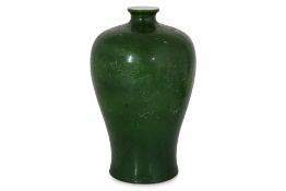 A LARGE MONOCHROME GREEN PORCELAIN MEIPING VASE