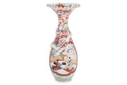A LARGE JAPANESE KUTANI PORCELAIN VASE