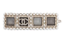 A CHANEL DECORATIVE HAIR PIN
