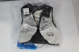 An as new Salomon Active Skin 8 Running Hydration Vest with Soft Flask in White, Size UK S.