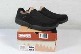 An as new pair of Skechers Relaxed Fit with Luxe Foam 204403 Sneakers in Black, Size UK 12.