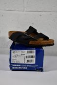 A pair of Birkenstock Arizona BS sandles (UK 9).