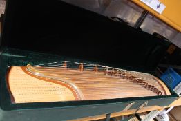 Unbranded 21-String Guzheng Bamboo Slip Lettering in Green Case. Pre-owned.