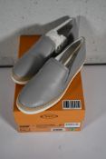 A pair of Tod's Gomma Rafia TV Pantofola Peelle slip-on's (Size 38.5).