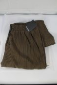 A pair of men's as new Benklark Off Court Pleated Pants - Olive (L).