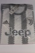 Adidas Juventus Turin Replica Home 22/23 Shirt Size UK M.