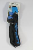 HipLok Lite V 1.0 Chain Lock in Black/Cyan.