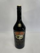 Six Baileys Irish Cream Liqueur (17%) - 1ltr (some labels slightly distressed).