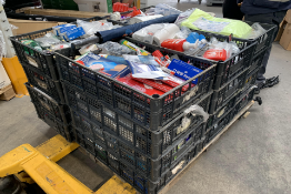 A pallet of miscellaneous items to include Homeware, Cleaning and Electrical.