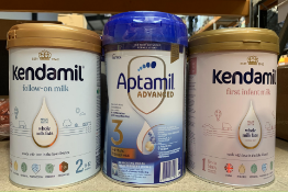 Seven tins of baby formula to include Kendamil Infant Milk and Aptamil Advanced.
