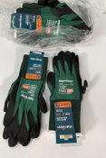 Two Hundred and Sixteen Portwest AP32 Dexti Cut Pro Gloves - Green/Black - Size M/8 - New.