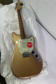 Fender Player Mustang Firemist Gold PF (some minor damage, tone and volume controls are loose).