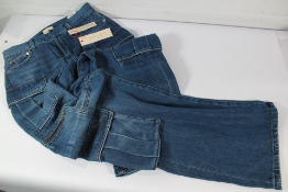 Alice & Olivia Cay Baggy Cargo Jeans - Love Train (25).