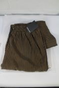 A pair of men's Benklark Off Court Pleated Pants - Olive (L).