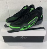 Jordan Tatum 1 Basketball Trainers, Black and Green (UK 7).