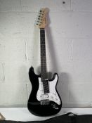 Donner Standard Series Electric Guitar with bag - Black.