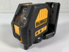 Pre-owned Dewalt 12v 2.0Ah Cross-line Laser Level, Battery not included, Untested.