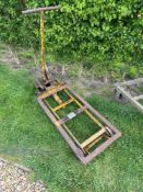 Manual lifting workshop trolley