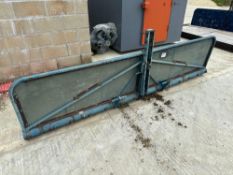 Buck rake, linkage mounted