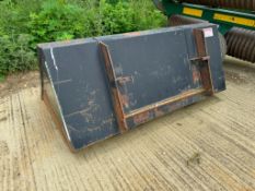 Grain bucket with pin and cone brackets