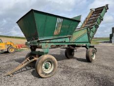 1990 Jones Engineering sugar beet cleaner loader