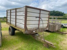 Single axle hydraulic tipping trailer