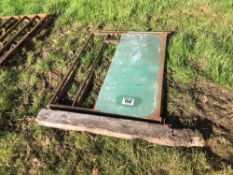 2No Metal field gates