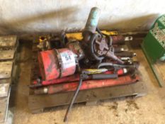 Quantity miscellaneous rams