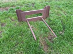 Bale spike with Euro 8 attachments