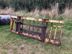 Muck fork with pin and cone fittings