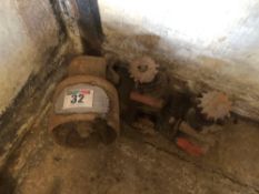 Quantity vintage pulleys