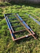 2No Metal race gates