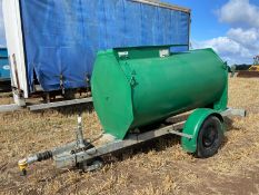 Single axle fuel bowser