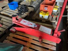Quantity Super High 8t trolley jack NB: Manual in office