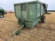 High-Lift trailer complete with body and auto-tailgate, single axle on 385/65R22.5 wheels and tyres.