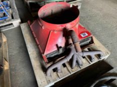 Vehicle radiator and with 6cylinder exhaust manifold