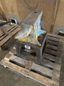 Workshop anvil on stand