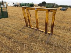 Bale spike with Q-fit attachments